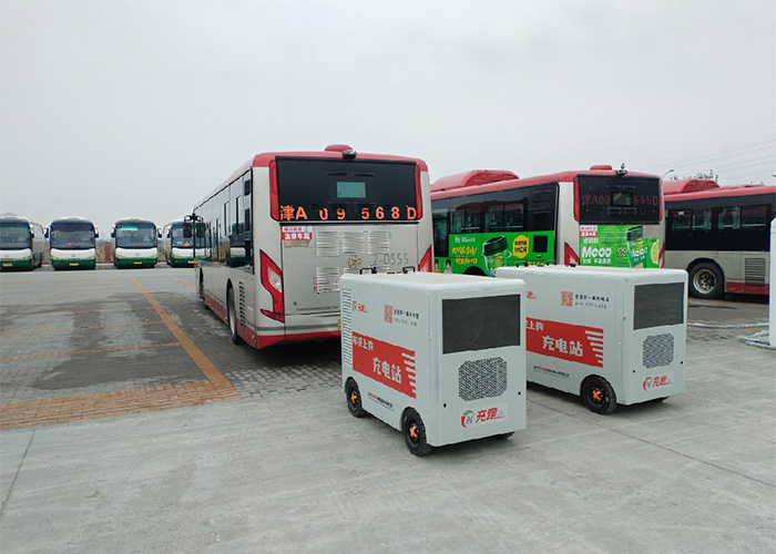 瑰宝移动储能充电机器人助力四川充冲嗨跑破解多场景补电难题