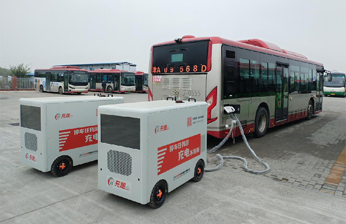 瑰宝移动储能充电机器人助力四川充冲嗨跑破解多场景补电难题
